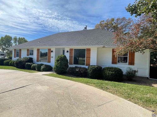 2401 W View Ter, Emporia, KS, 66801-5951 | Card Image