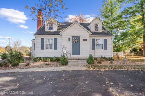 7663 N Ann Arbor St, Saline, MI, 48176-1010 | Card Image