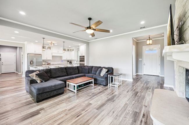 360 Rolling Ranch Blvd, House other with 4 bedrooms, 3 bathrooms and null parking in Alvord TX | Image 5