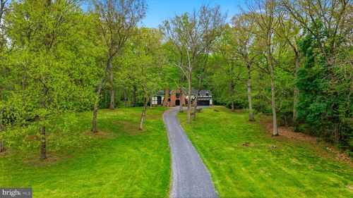 387 Weaver Ln, MARTINSBURG, WV, 25403-6626 | Card Image