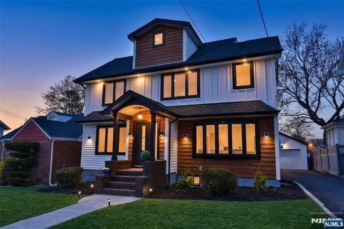 100 Chestnut St, Rochelle Park, NJ, 07662-3704 | Card Image