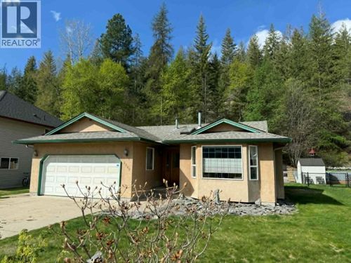 3320 14th Ave, Castlegar, BC, V1N4G1 | Card Image