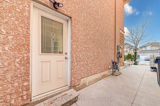 62 Saffron Cres, House other with 6 bedrooms, 5 bathrooms and 4 parking in Brampton ON | Image 33