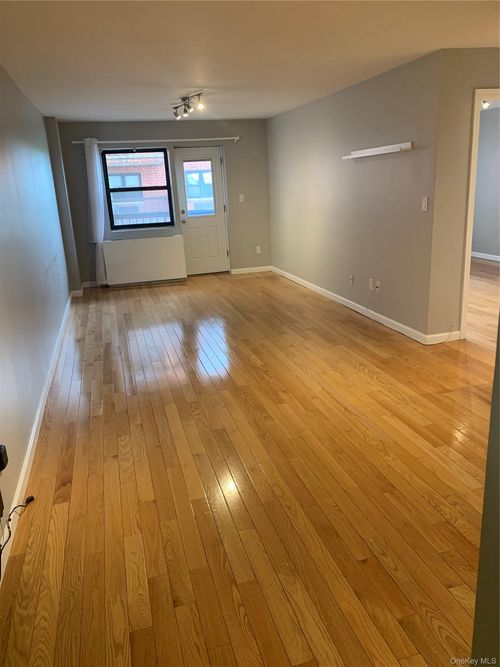 5e-8730 62nd Ave, Rego Park, NY, 11374-1066 | Card Image