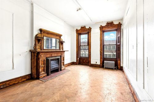 119 122nd St, New York, NY, 10027-5502 | Card Image