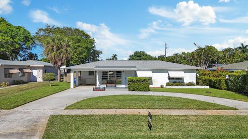 225 E Ilex Dr, Lake Park, FL, 33403-2710 | Card Image