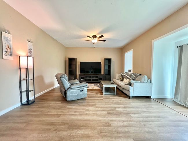 6511 E Grigsby Rd, Condo with 1 bedrooms, 1 bathrooms and null parking in Vidor TX | Image 4