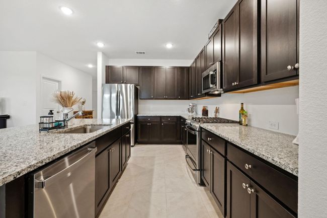 228 Little Spring Ct, House other with 5 bedrooms, 3 bathrooms and 2 parking in Anahuac TX | Image 12