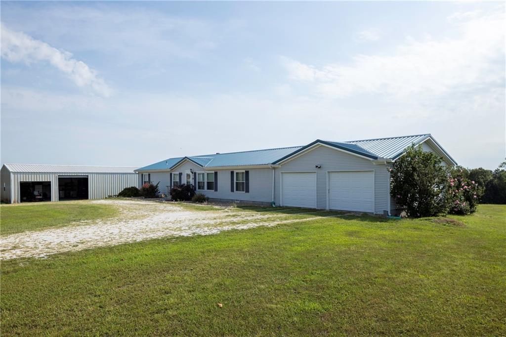 Greenbriar Ln, Warsaw, MO 65355