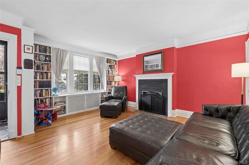 46 Slocum Cres, Forest Hills, NY, 11375-5237 | Card Image