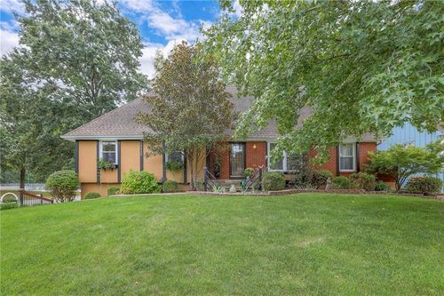 1125 Ne Clubhouse Cir, Lee's Summit, MO, 64086-3062 | Card Image