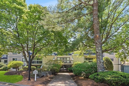 apt-93-1100 Salem St, Lynnfield, MA, 01940-1584 | Card Image
