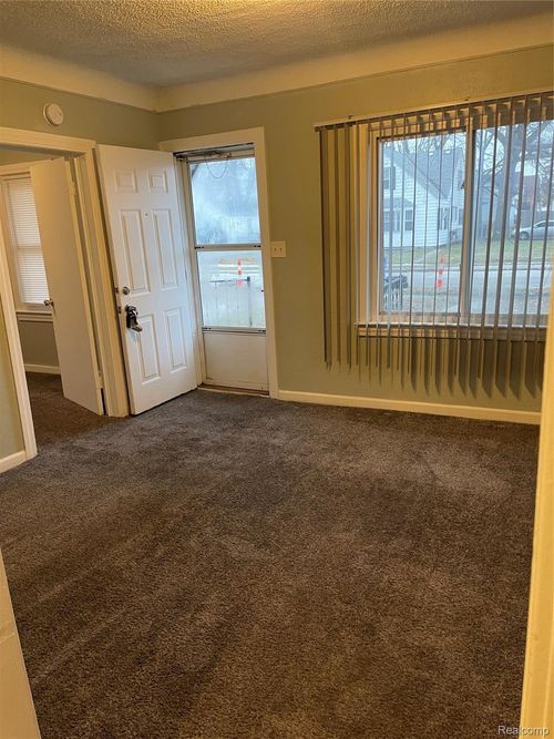 20735 Bach Ave, Warren, MI, 48091-4220 | Card Image