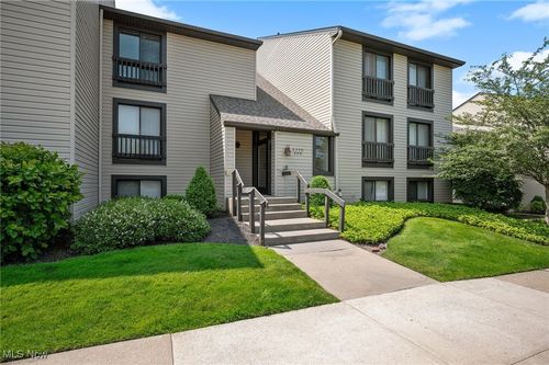 apt-205-6250 Greenwood Pkwy, Sagamore Hills, OH, 44067-2339 | Card Image