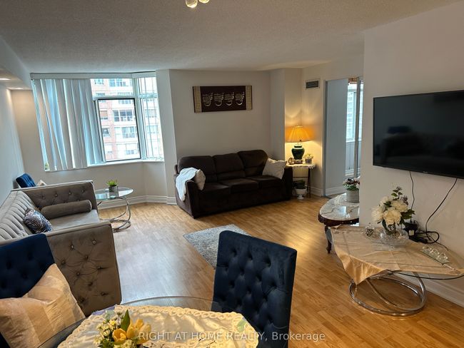 1406 - 300 Webb Dr, Condo with 3 bedrooms, 2 bathrooms and 1 parking in Mississauga ON | Image 11
