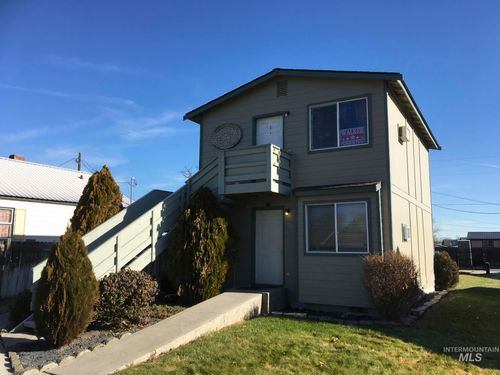766 Se 4th St, Ontario, OR, 97914-3720 | Card Image