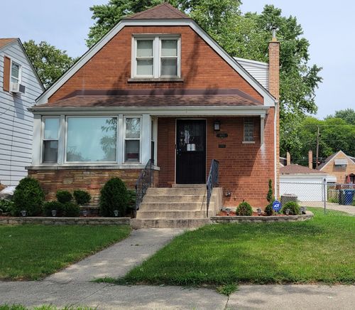 8815 S Albany Ave, Evergreen Park, IL, 60805-1218 | Card Image