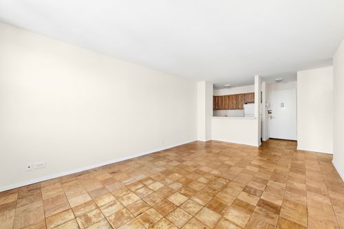 24j-340 E 93rd St, New York, NY, 10128-5548 | Card Image