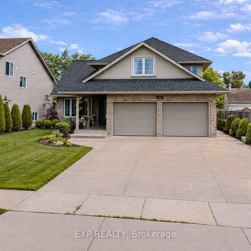 8233 Costabile Dr, Niagara Falls, ON, L2H3L2 | Card Image