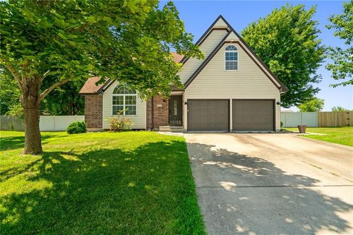 711 Owl Creek Pkwy, Odessa, MO, 64076-1629 | Card Image