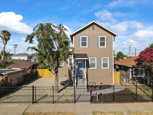 1120 S Commerce St, Stockton, CA, 95206-1233 | Card Image