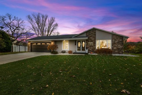 4228 Park View Dr, Janesville, WI, 53546-2146 | Card Image