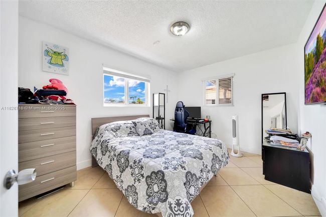 0 - 1360 W 4 Th Ln, House other with 3 bedrooms, 3 bathrooms and null parking in Hialeah FL | Image 18