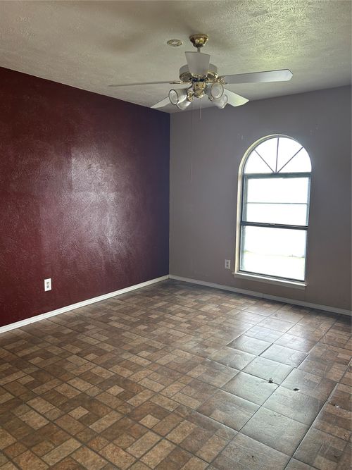 633 Valley View Dr, Allen, TX, 75002-3215 | Card Image