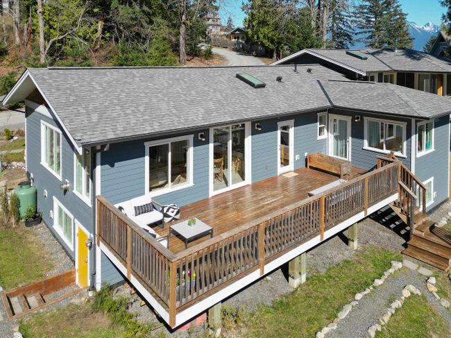 945 Rivendell Drive, Home with 3 bedrooms, 2 bathrooms and 2 parking in Bowen Island BC | Image 24
