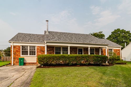1075 Aspen Dr, Buffalo Grove, IL, 60089-1317 | Card Image