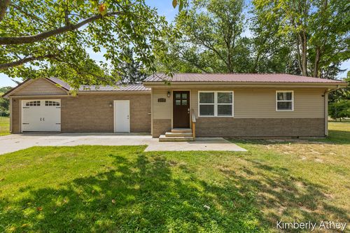 207 W Maple Street, UNKNOWN, MI, 48811 | Card Image