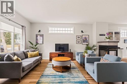 3332 43 Street Sw, Calgary, AB, T3E3P2 | Card Image