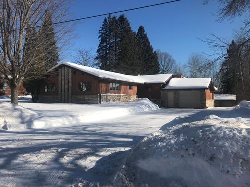 895 7th Ave S, Park Falls, WI, 54552-1906 | Card Image