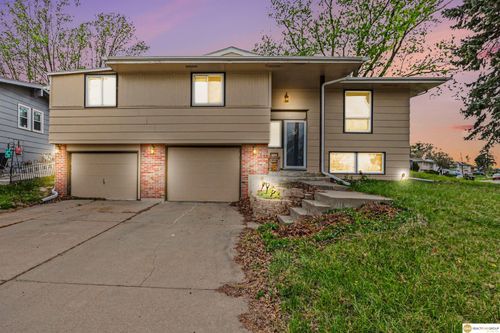 8001 Sanborn Dr, Lincoln, NE, 68505-2023 | Card Image
