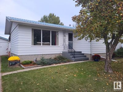 5024 56 Ave, House other with 5 bedrooms, 2 bathrooms and 3 parking in Tofield AB | Image 1