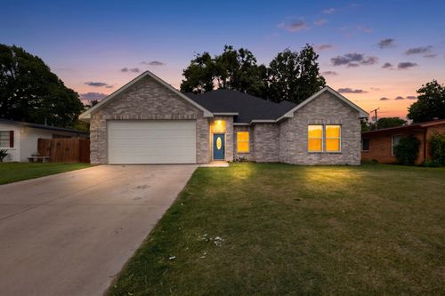 2000 Skylark Dr, Arlington, TX, 76010-8019 | Card Image