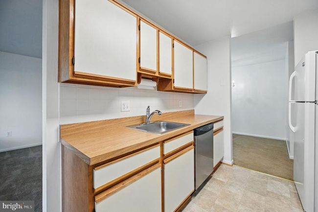 APT-102 - 8376 Buttress Ln, Condo with 2 bedrooms, 1 bathrooms and null parking in MANASSAS VA | Image 9