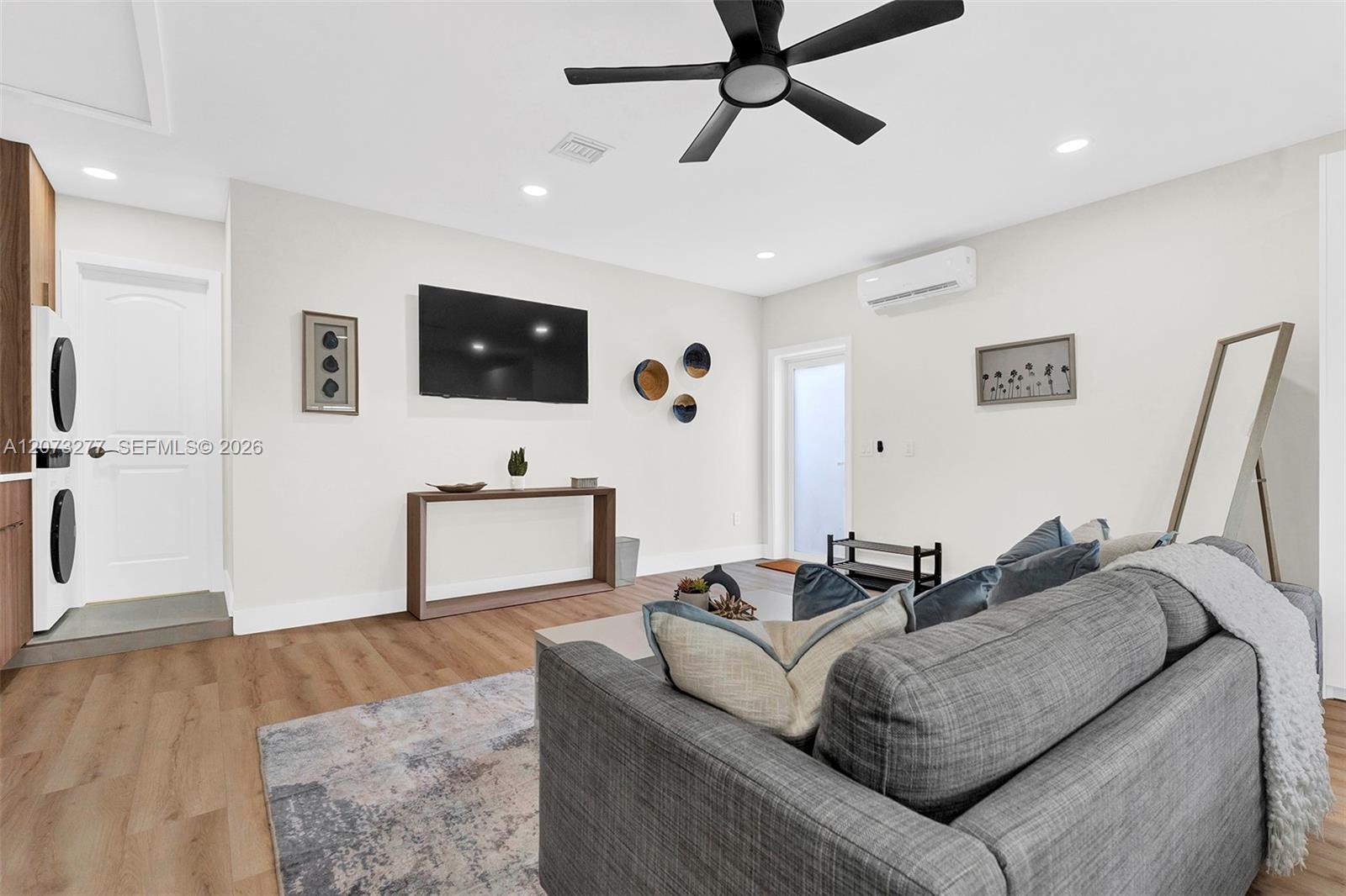 Residential Lease in Sunrise 2