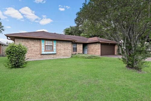 311 3rd St, Nederland, TX, 77627-2105 | Card Image