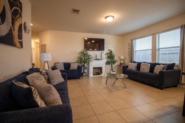 7735 Nevaeh Crest Path, House other with 3 bedrooms, 2 bathrooms and 2 parking in Houston TX | Image 9