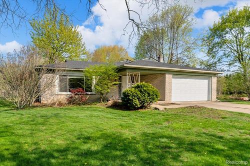19230 Red Maple Ct, Southfield, MI, 48076-1006 | Card Image