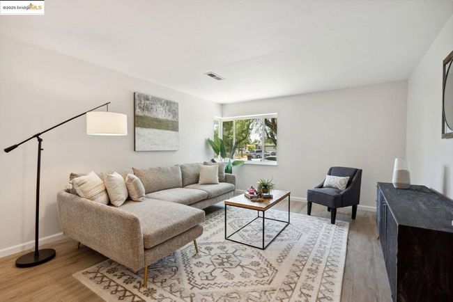 6419 Dallas Way, House other with 3 bedrooms, 2 bathrooms and 1 parking in Sacramento CA | Image 6