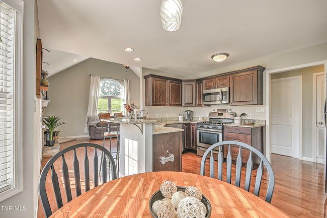 517 W Glade St, House other with 3 bedrooms, 3 bathrooms and null parking in Glade Spring VA | Image 18