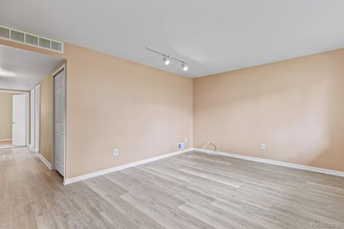 25513 Annapolis St, Dearborn Heights, MI, 48125-1501 | Card Image