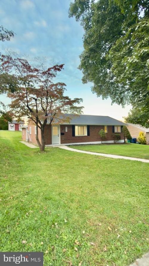 2037 Girard Avenue, READING, PA, 19609 | Card Image