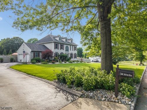 2 Saint Andrews Dr, Washington, NJ, 07882-1557 | Card Image