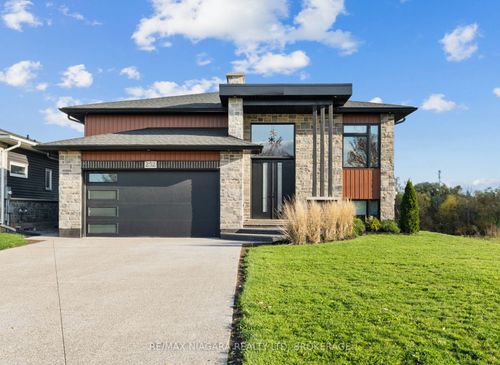 252 Colbeck Dr, Welland, ON, L3C0B4 | Card Image