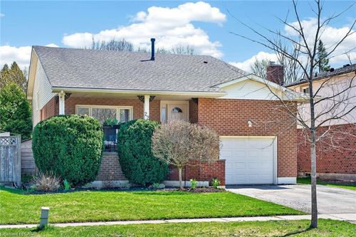 22 Vance Crescent, Waterdown, ON, L8B0B8 | Card Image