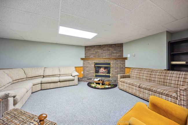 35 Frances Dr, House other with 6 bedrooms, 3 bathrooms and 4 parking in Forest ON | Image 25