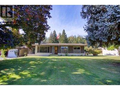 2108 10 Th Ave, House other with 4 bedrooms, 2 bathrooms and 4 parking in Castlegar BC | Image 2